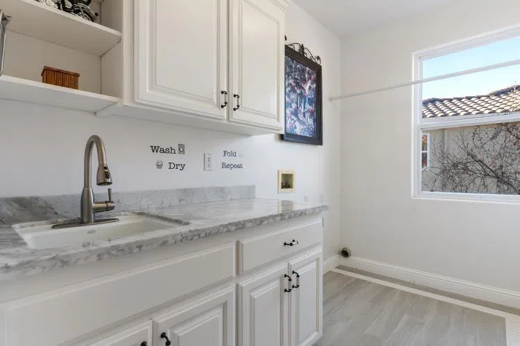 16 Wimbledon Circle Salinas, CA 93906