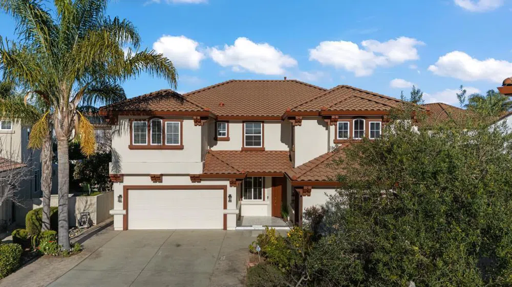 16 Wimbledon Circle Salinas, CA 93906