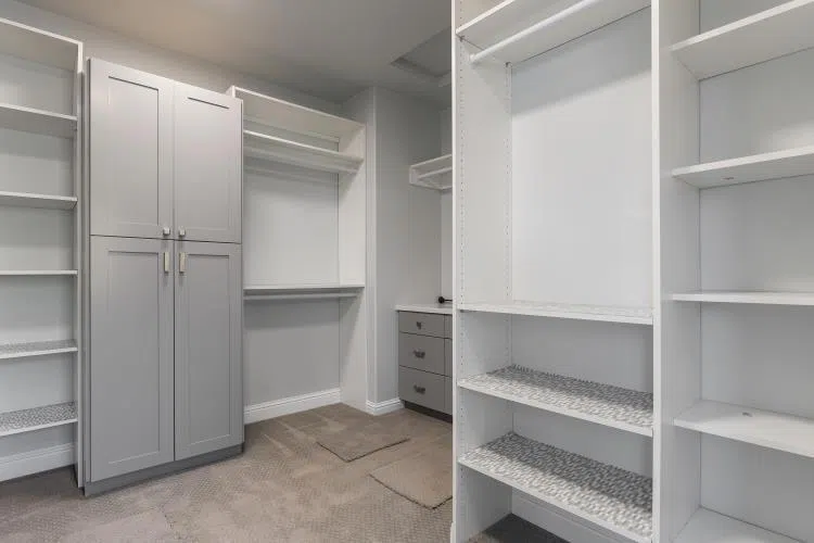 16 Wimbledon Circle Salinas, CA 93906