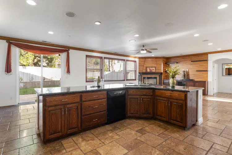 16 Wimbledon Circle Salinas, CA 93906