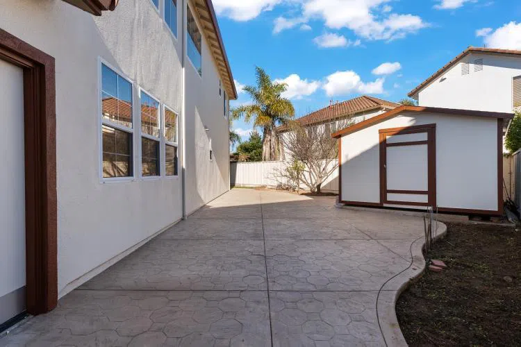 16 Wimbledon Circle Salinas, CA 93906