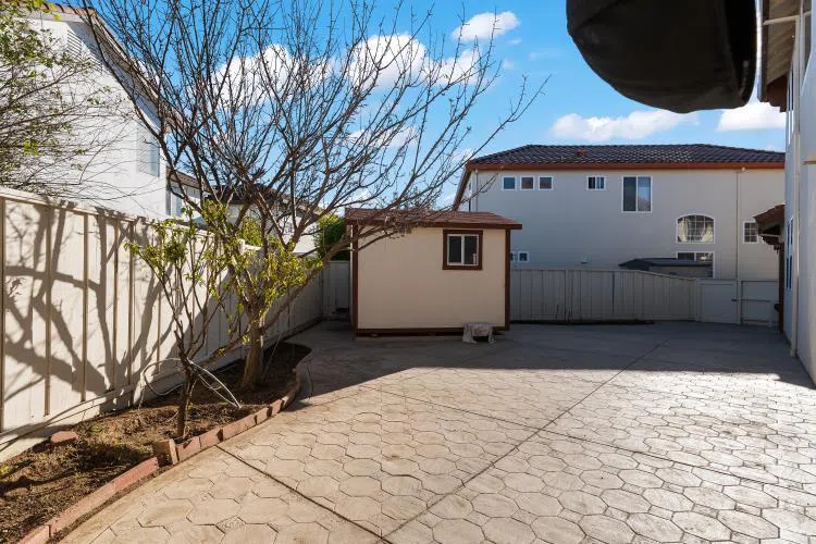 16 Wimbledon Circle Salinas, CA 93906