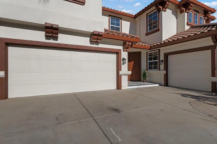 16 Wimbledon Circle Salinas, CA 93906