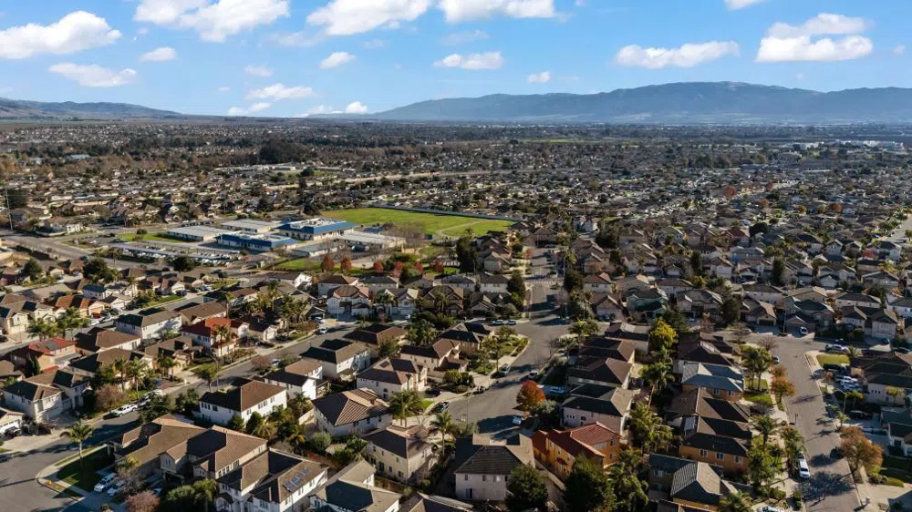 16 Wimbledon Circle Salinas, CA 93906