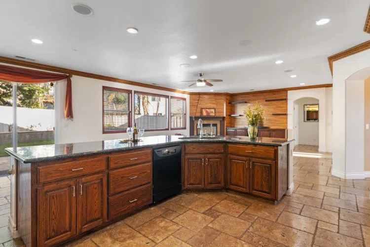 16 Wimbledon Circle Salinas, CA 93906