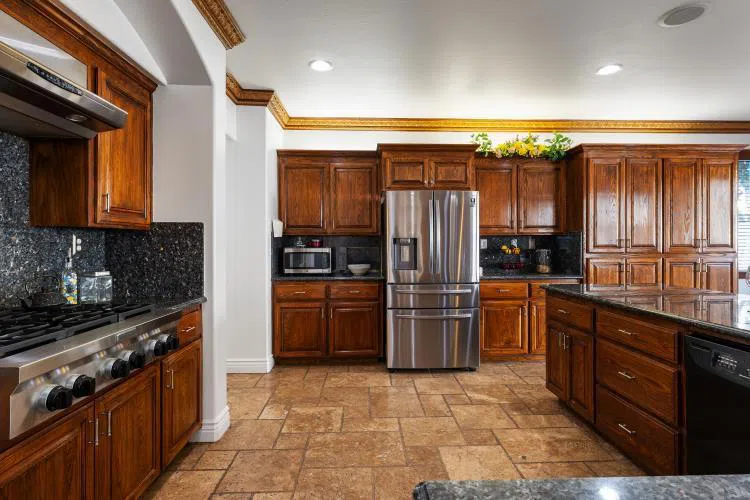 16 Wimbledon Circle Salinas, CA 93906