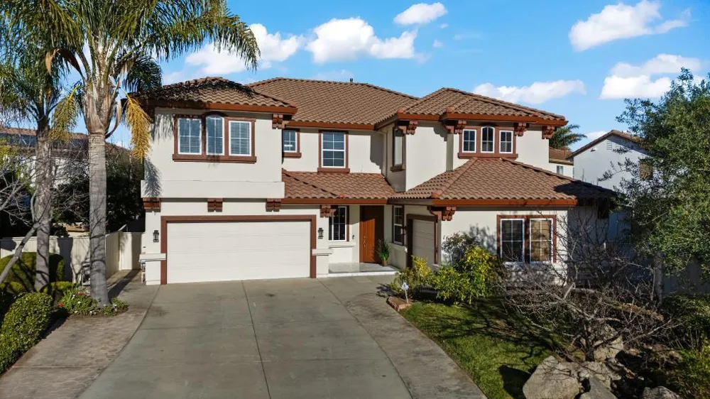 16 Wimbledon Circle Salinas, CA 93906