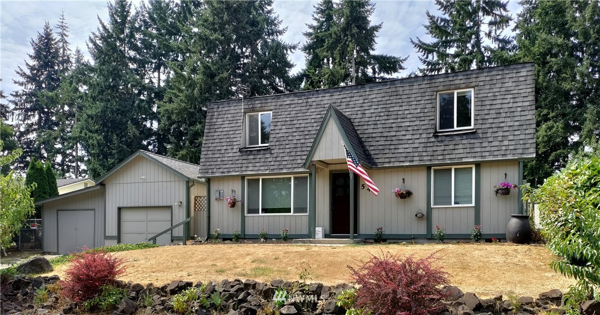 543 Hawks Glen Drive SE