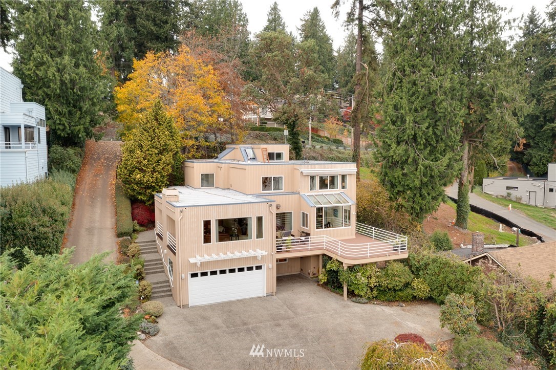 8323 NE Juanita Drive Kirkland, WA 98034