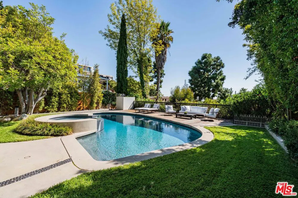 765 Marzella Avenue Los Angeles, CA 90049