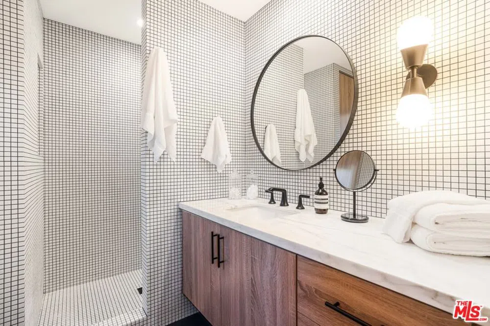 765 Marzella Avenue Los Angeles, CA 90049