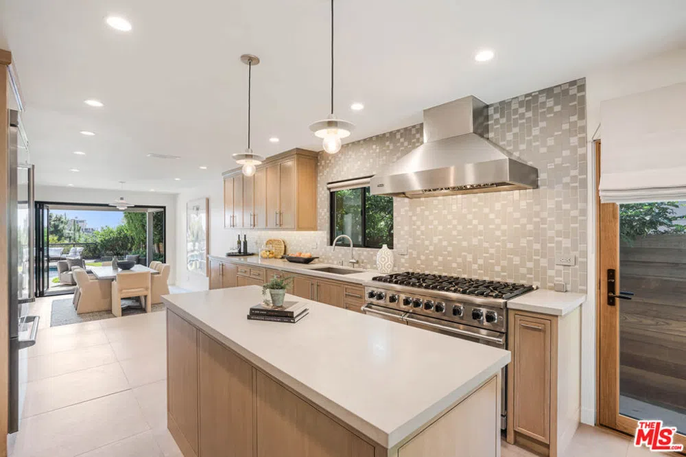 765 Marzella Avenue Los Angeles, CA 90049