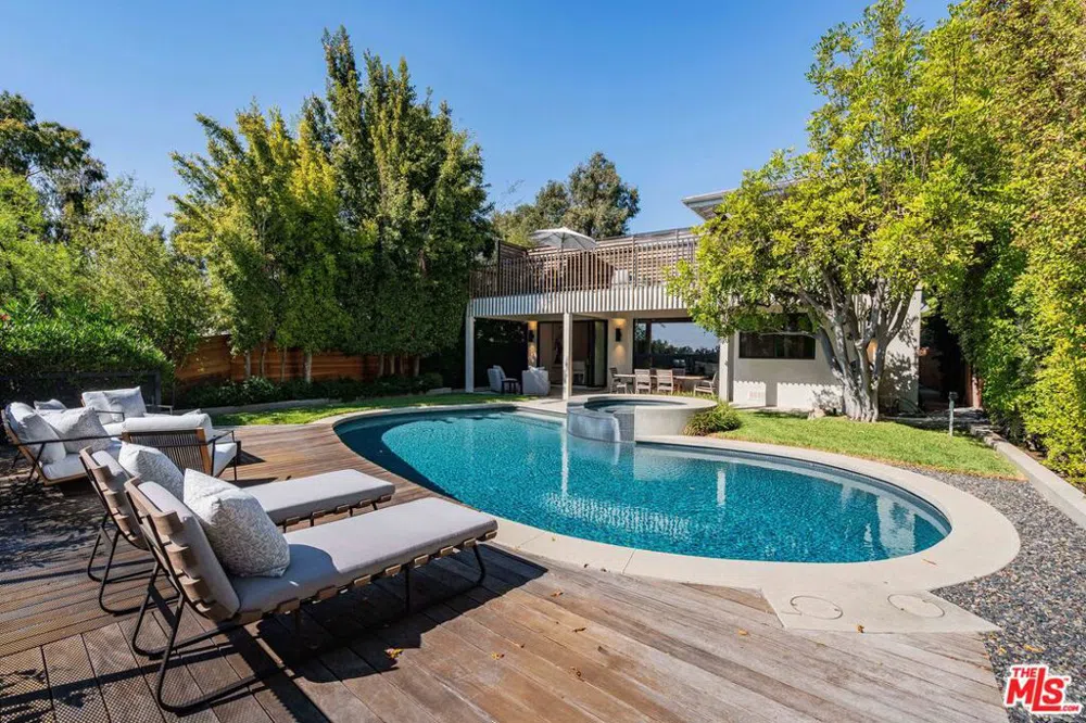 765 Marzella Avenue Los Angeles, CA 90049
