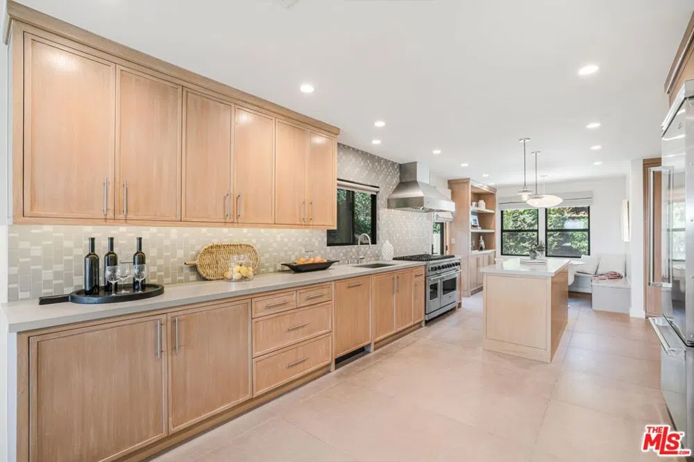 765 Marzella Avenue Los Angeles, CA 90049