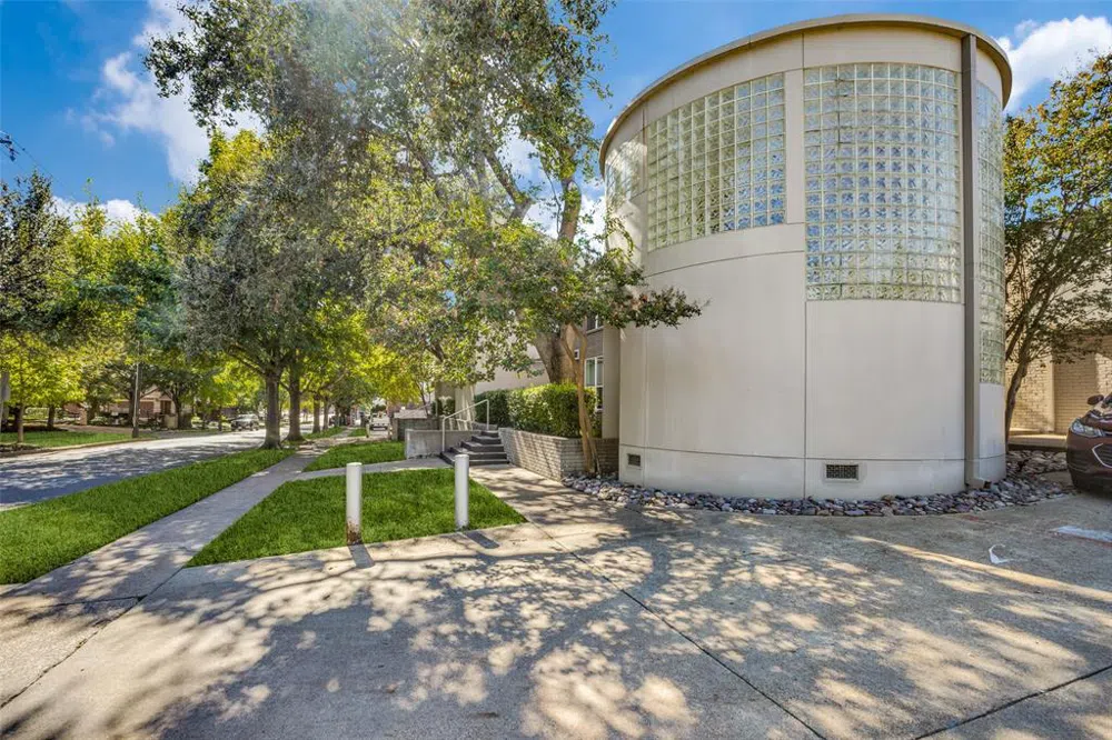 4231 Travis Street #10