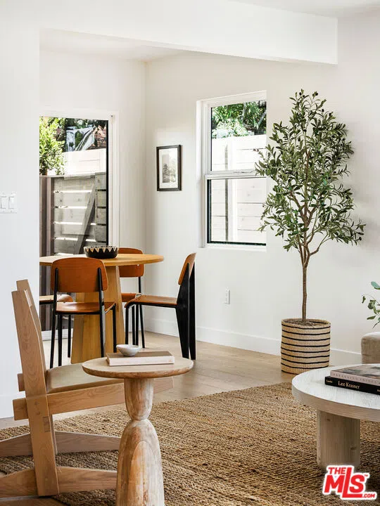 5859 Burwood Avenue Los Angeles, CA 90042