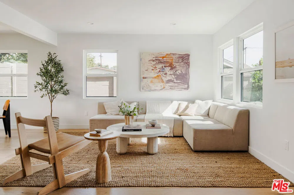 5859 Burwood Avenue Los Angeles, CA 90042