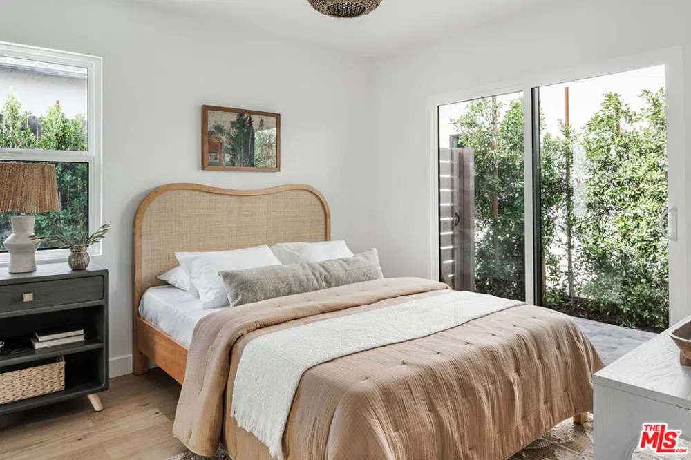 5859 Burwood Avenue Los Angeles, CA 90042