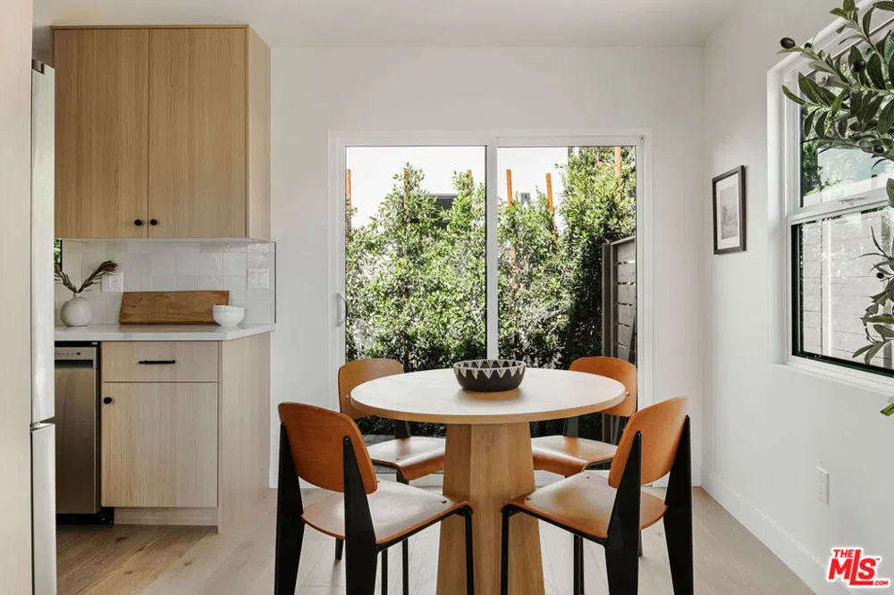 5859 Burwood Avenue Los Angeles, CA 90042