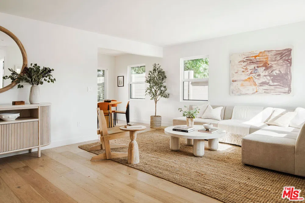 5859 Burwood Avenue Los Angeles, CA 90042