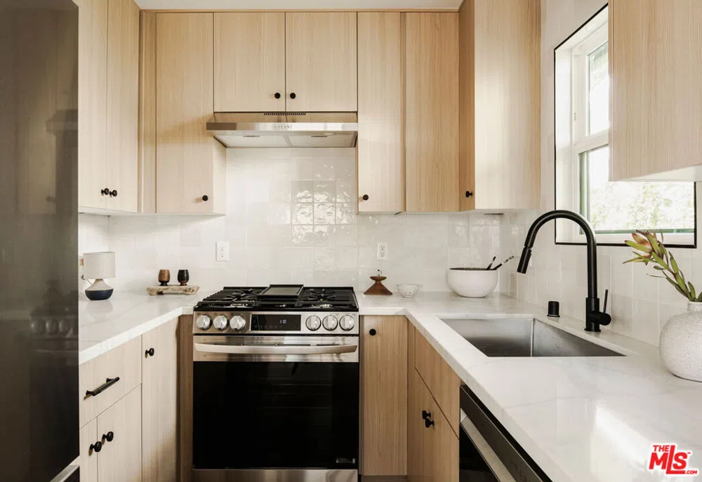 5859 Burwood Avenue Los Angeles, CA 90042