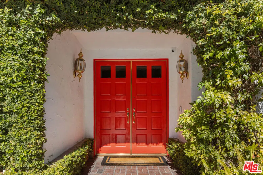 17137 Addison Street Encino, CA 91316