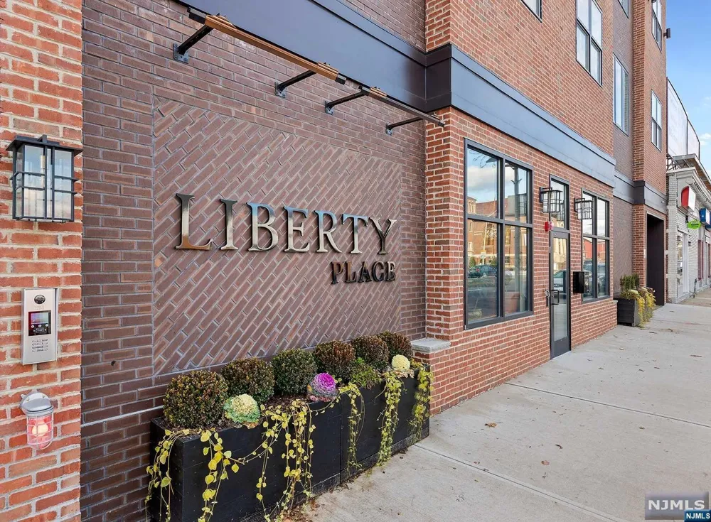 660 Bloomfield Avenue