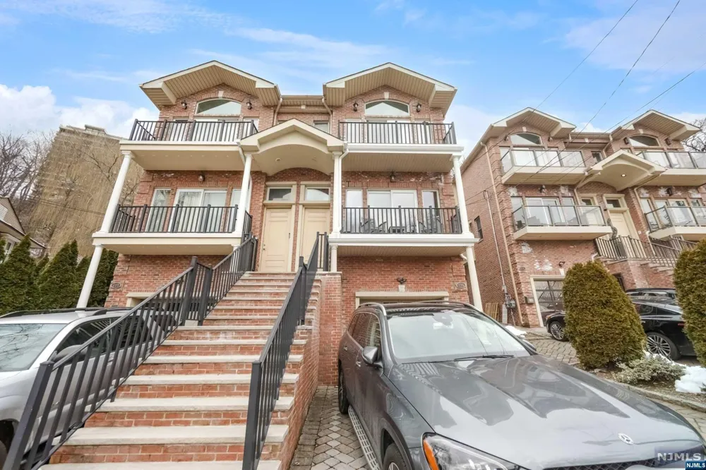 816 Undercliff Avenue