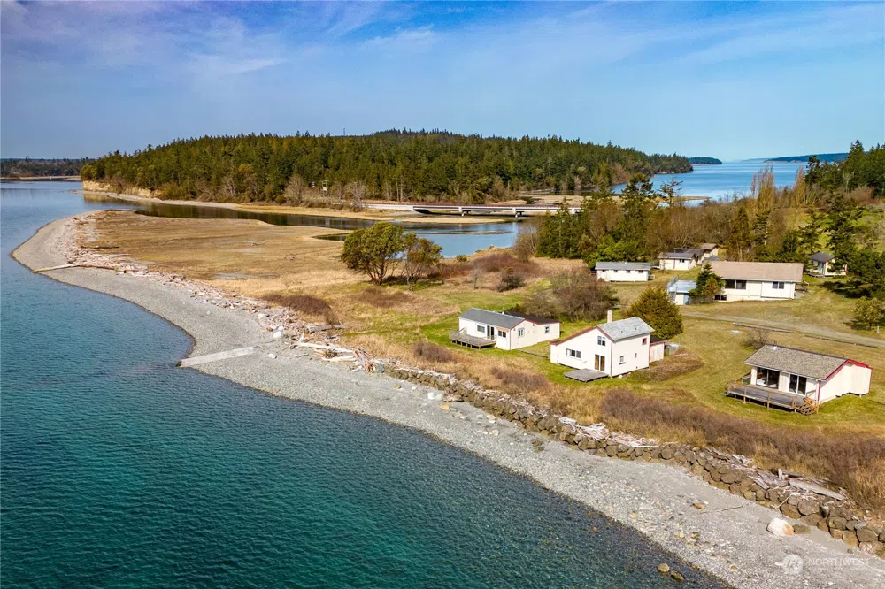 10 Beach Drive Nordland, WA 98358