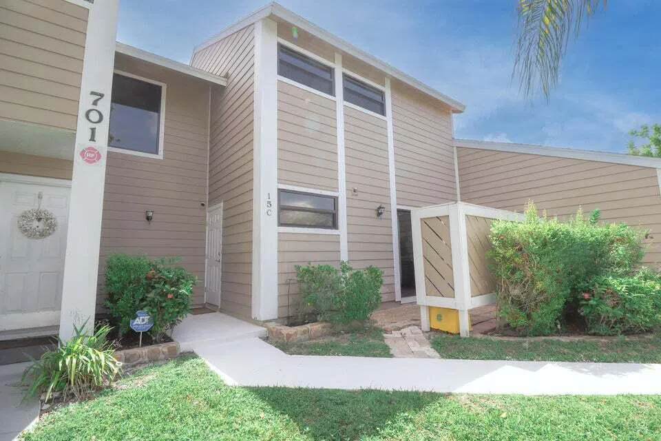 701 Stonewood Court #15c