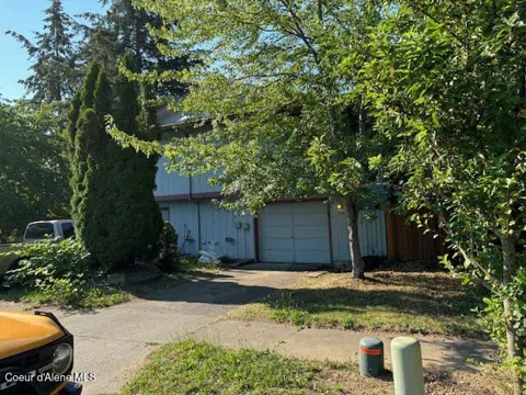 1039 E WOOLSEY DRIVE