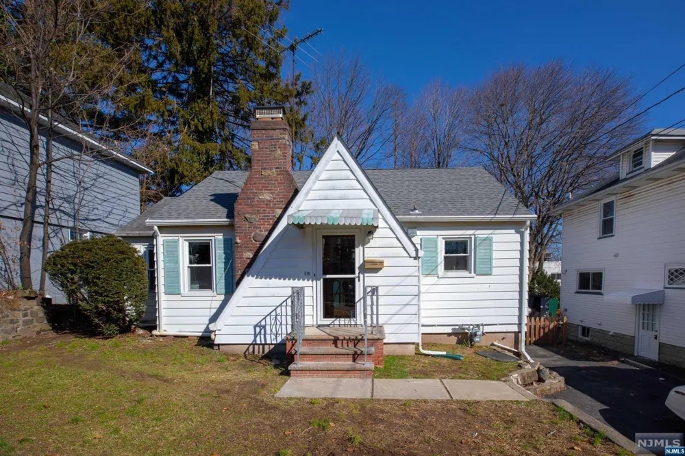 31 Spring Valley Avenue