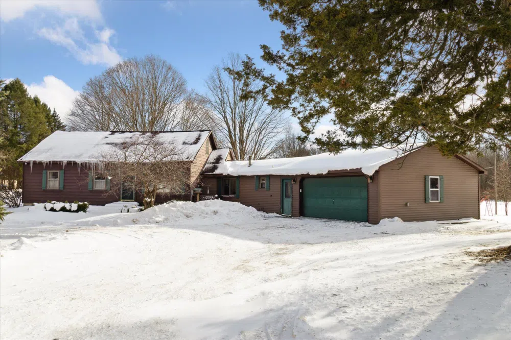 27649 6th Ave Avenue Gobles, MI 49055