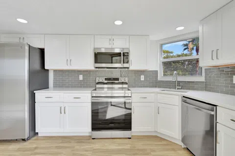 3654 Via Poinciana Way #301