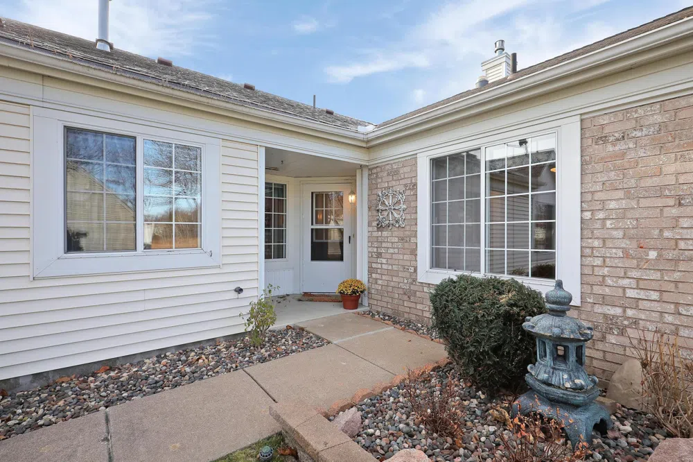 9423 Prairieview Trail N