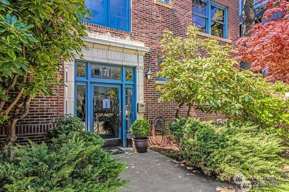 711 Belmont Place E #302