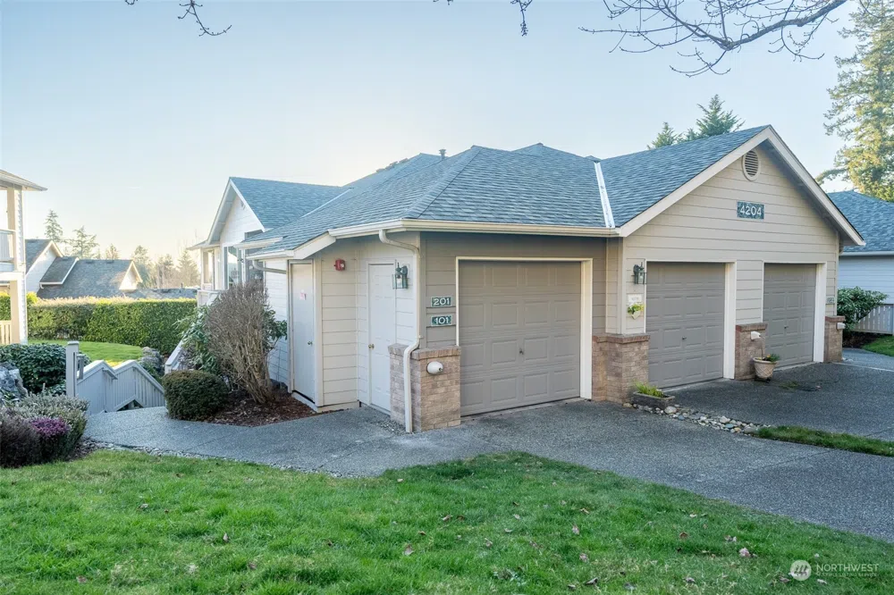 4204 Fieldstone Drive #101