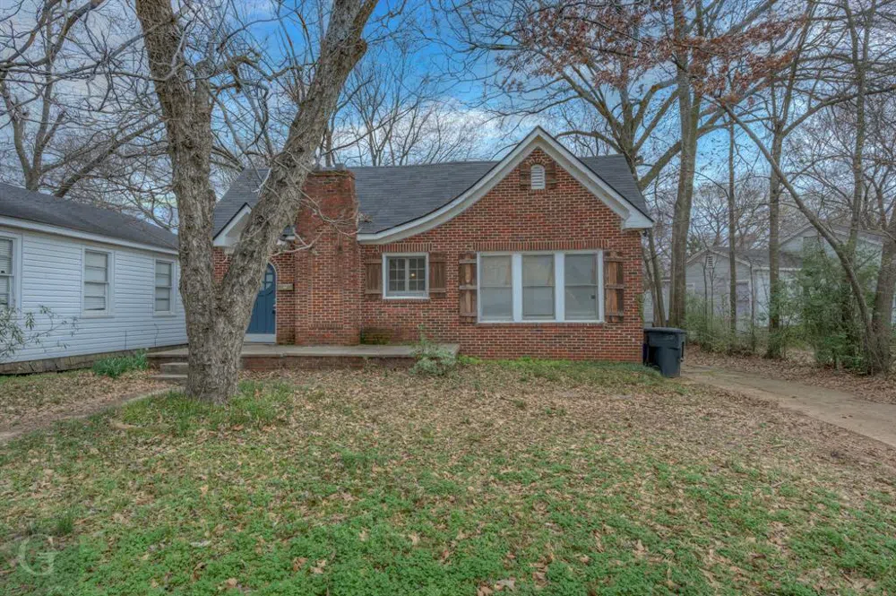 3129 Woodlawn Avenue