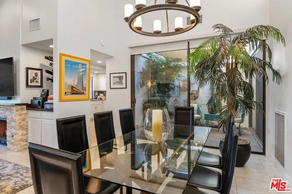 302 Villena Way Palm Desert, CA 92260