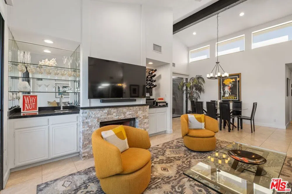 302 Villena Way Palm Desert, CA 92260