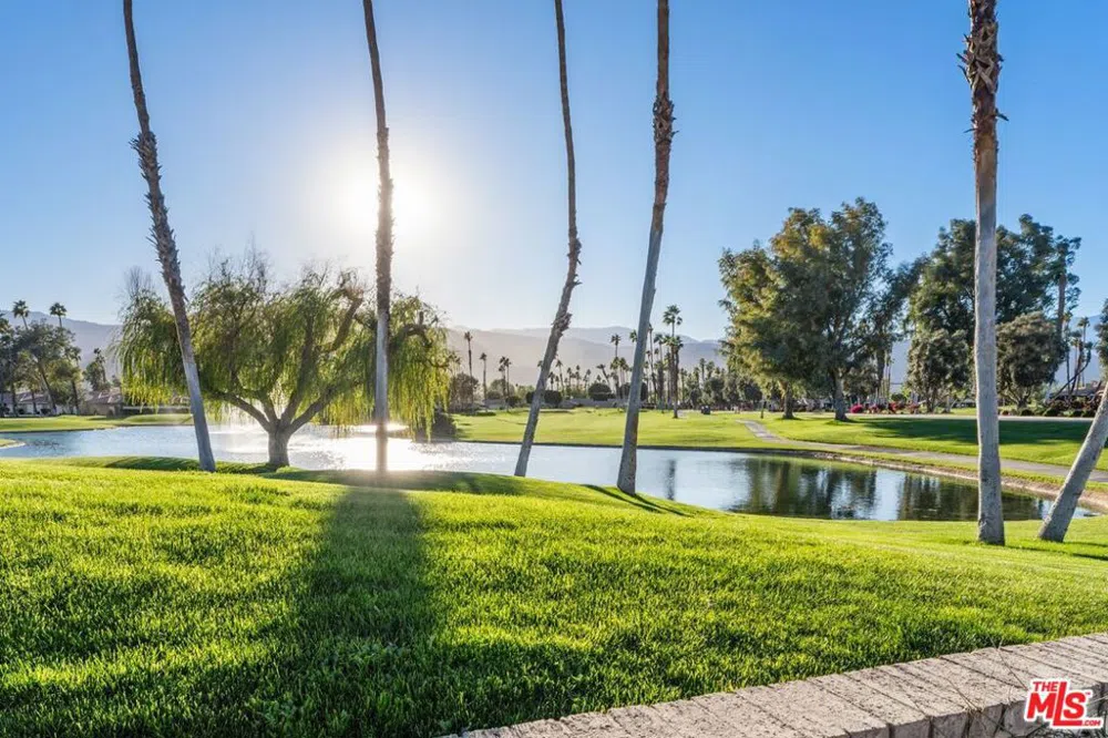 302 Villena Way Palm Desert, CA 92260