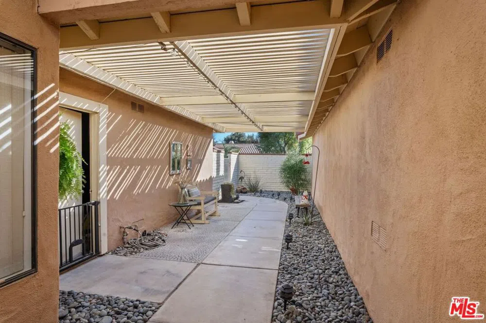 302 Villena Way Palm Desert, CA 92260