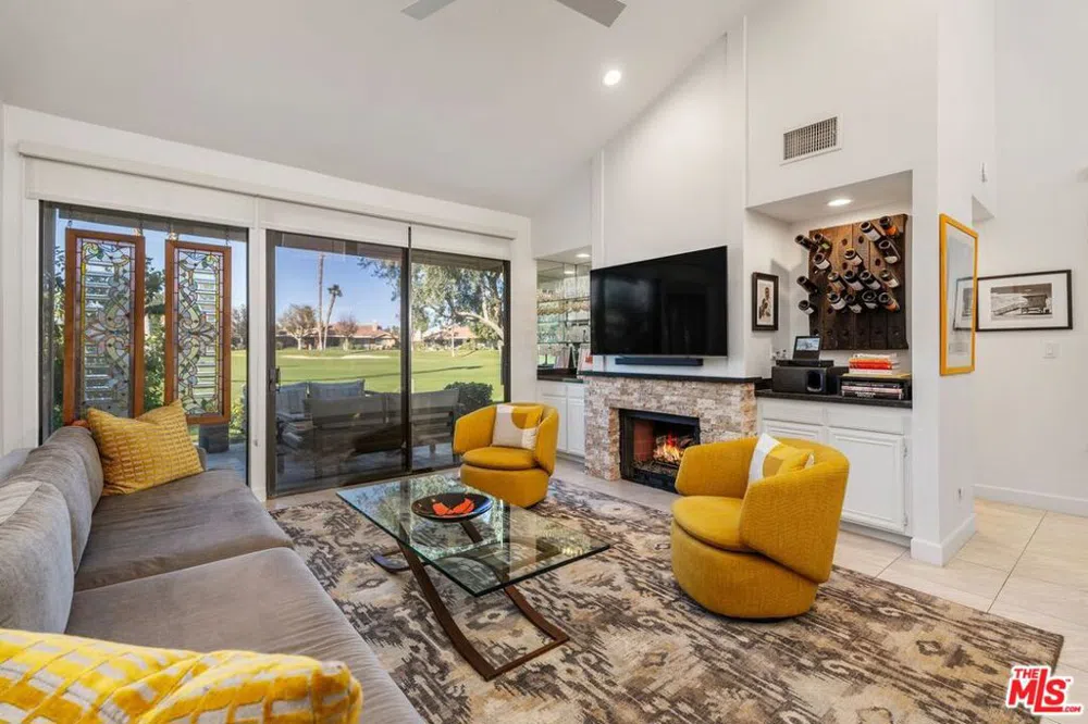 302 Villena Way Palm Desert, CA 92260
