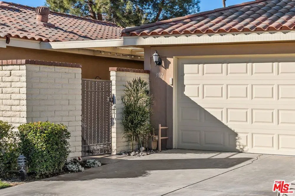 302 Villena Way Palm Desert, CA 92260