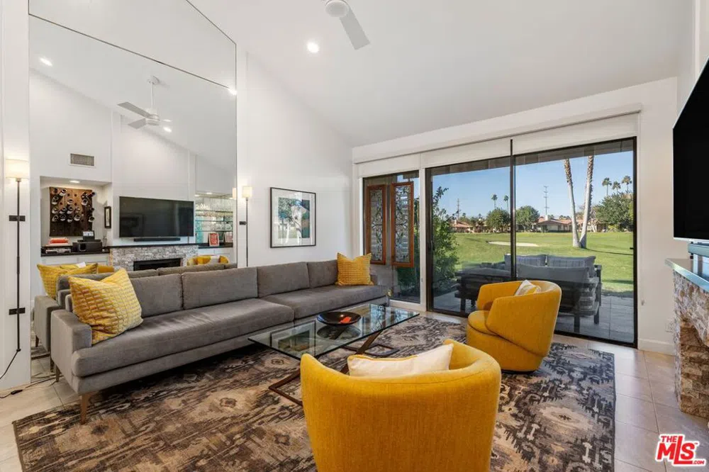 302 Villena Way Palm Desert, CA 92260