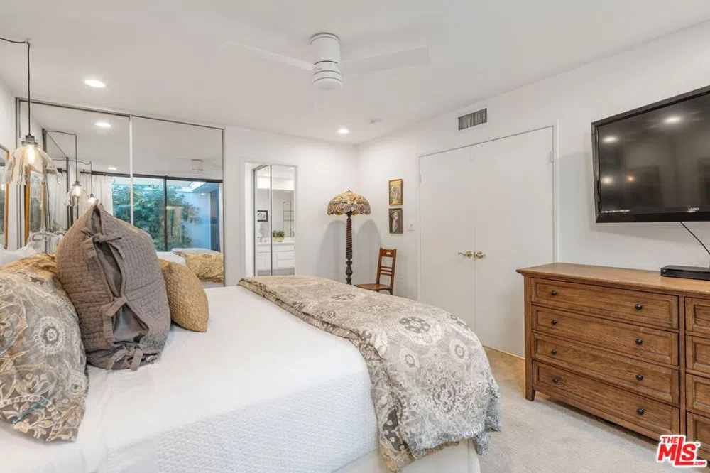 302 Villena Way Palm Desert, CA 92260