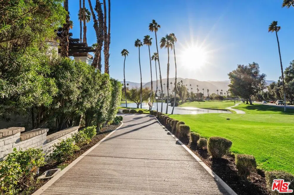 302 Villena Way Palm Desert, CA 92260