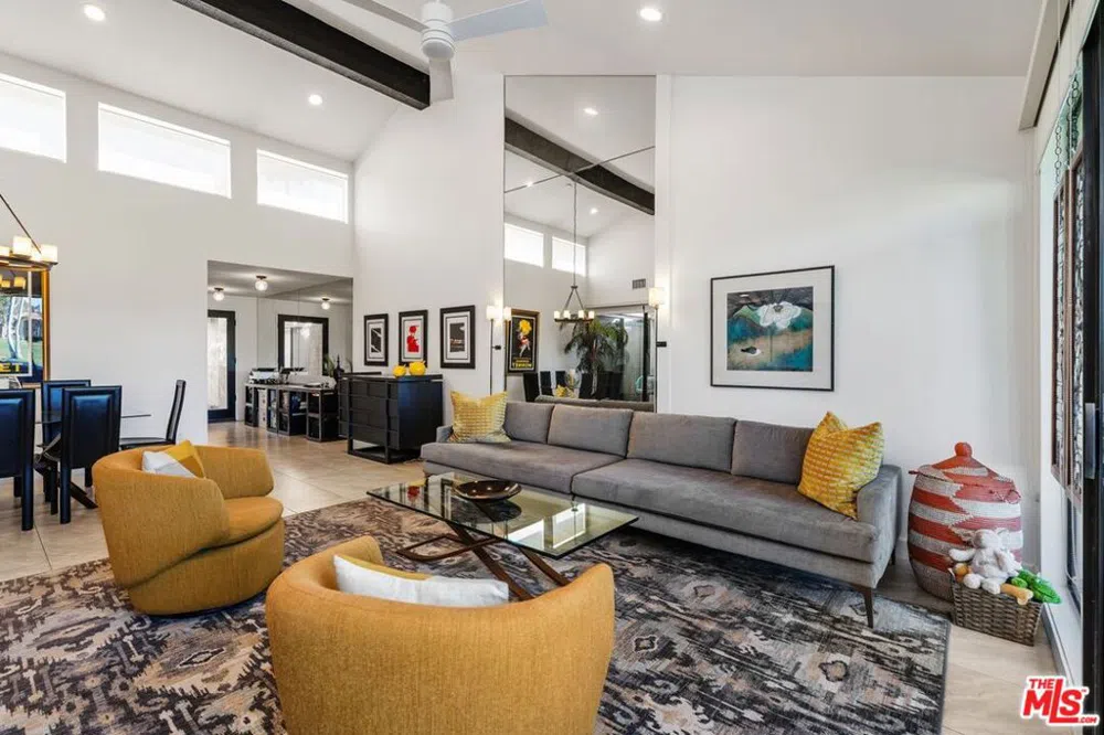 302 Villena Way Palm Desert, CA 92260