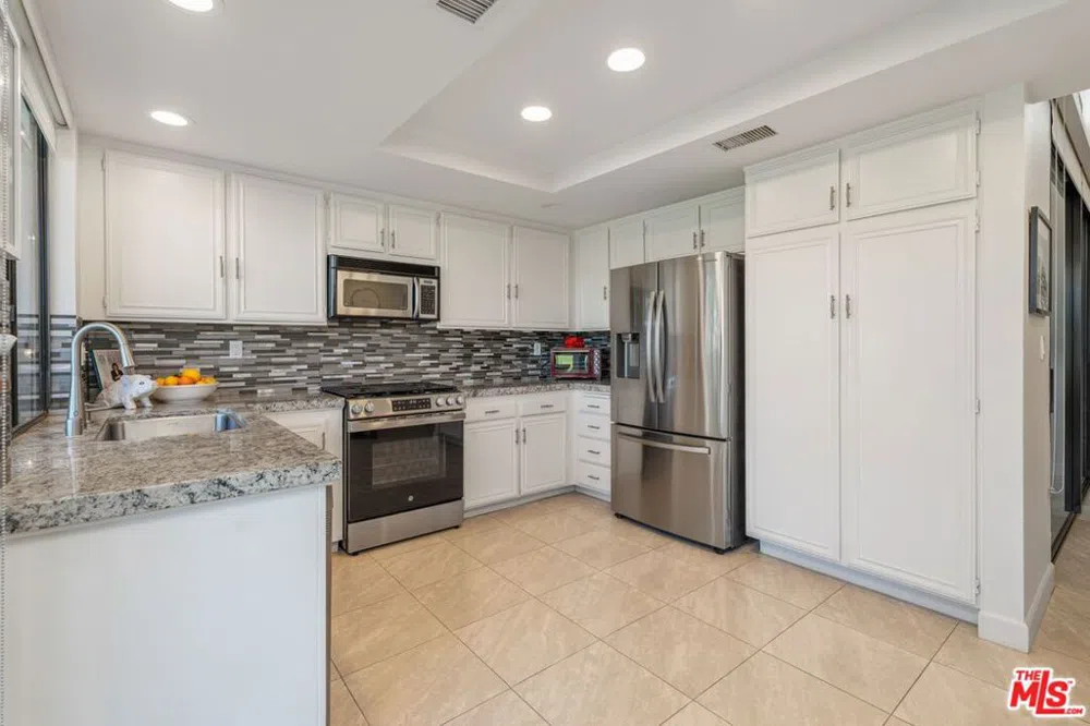 302 Villena Way Palm Desert, CA 92260