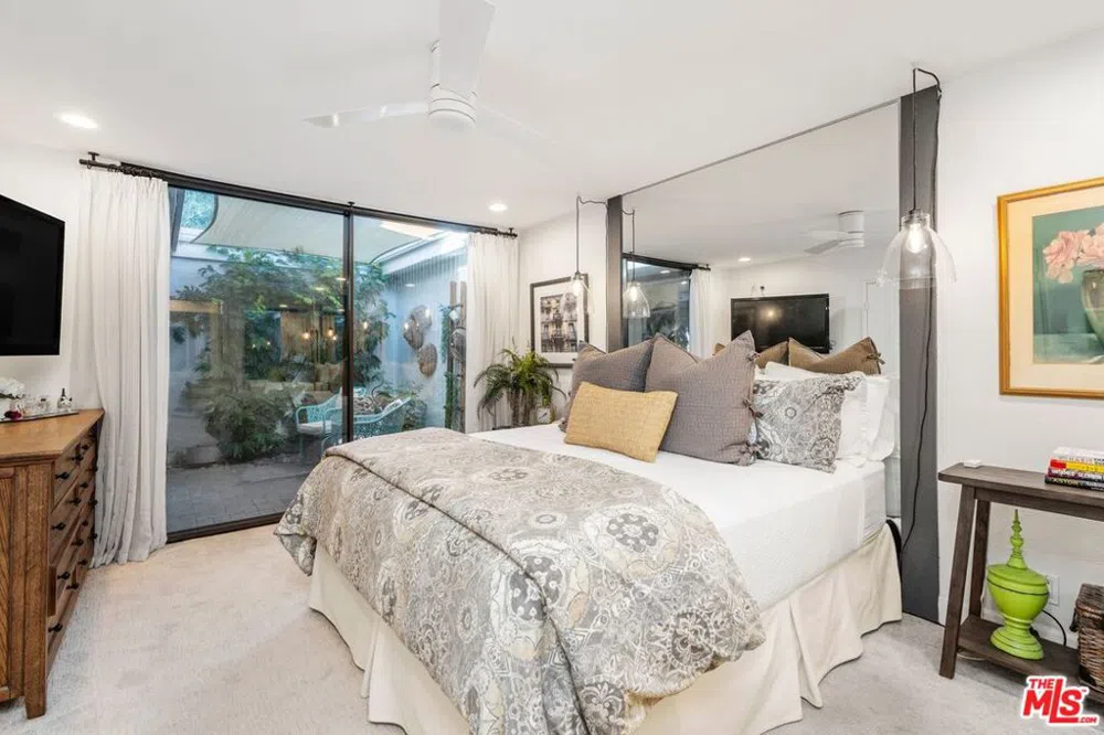 302 Villena Way Palm Desert, CA 92260